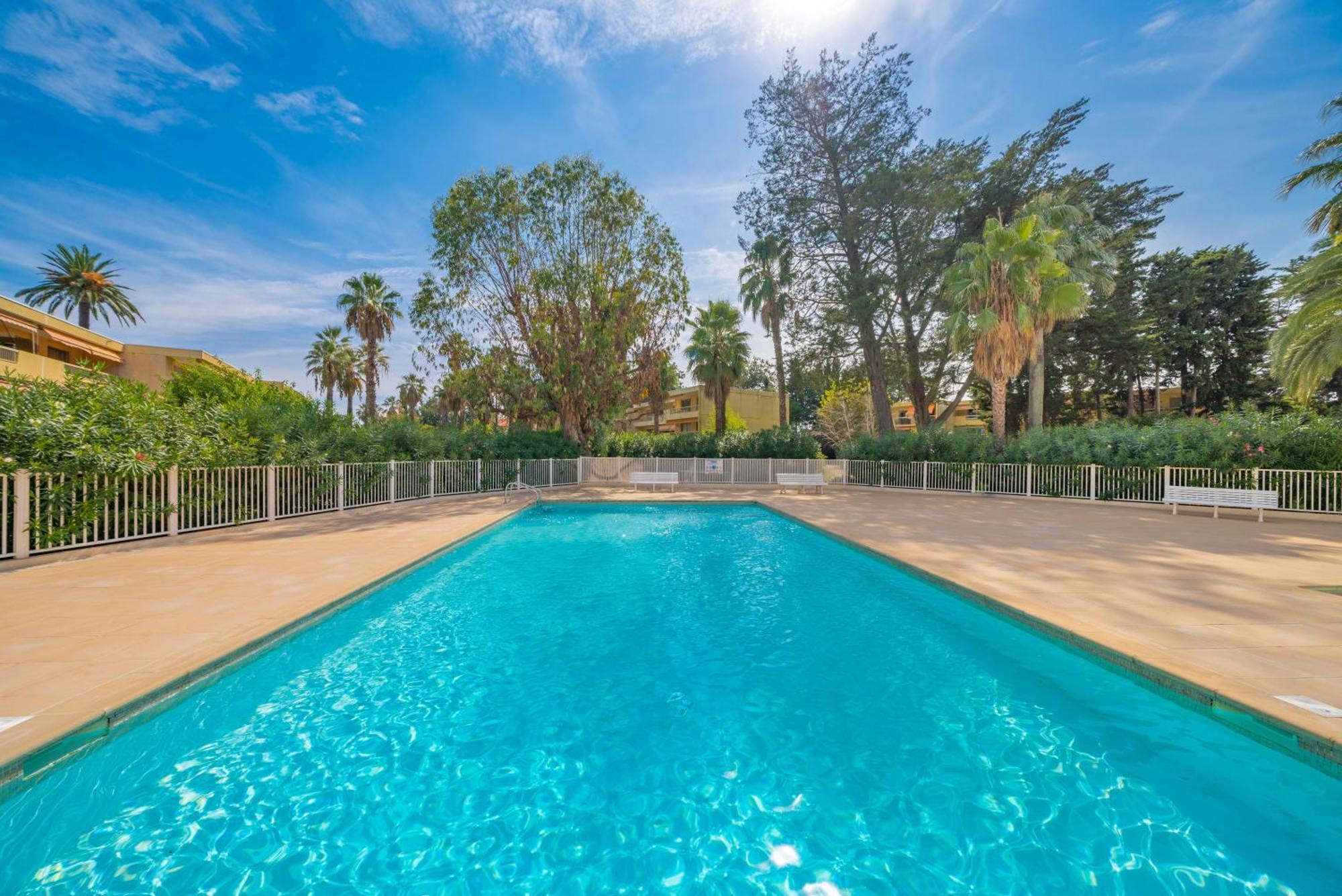 Les 15 Pins & La Mer -Your Green Getaway Near Sea & Beach Antibes Exterior photo