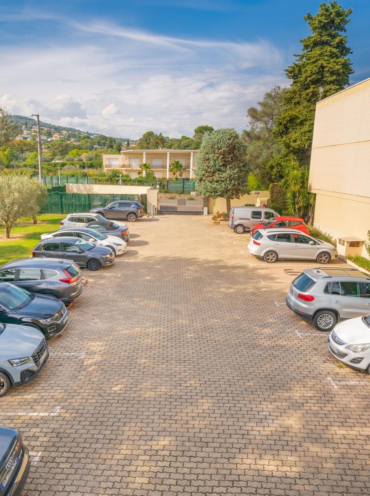 Les 15 Pins & La Mer -Your Green Getaway Near Sea & Beach Antibes Exterior photo